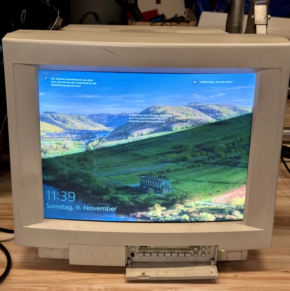 Retro VGA CRT Röhrenmonitor 17" 1600x1200