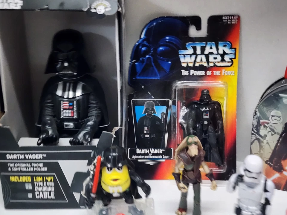 Huge Lot of Mixed Star Wars Toys Figures, Collectibles  Darth Vader Phone Holder - Image 4 of 4