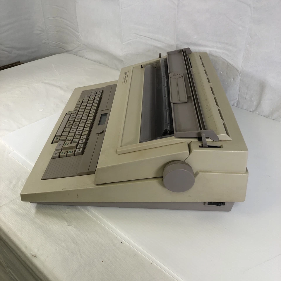 Xerox MemoryWriter 6015 Electric Typewriter - Powers on - READ Issues - Image 3 of 4