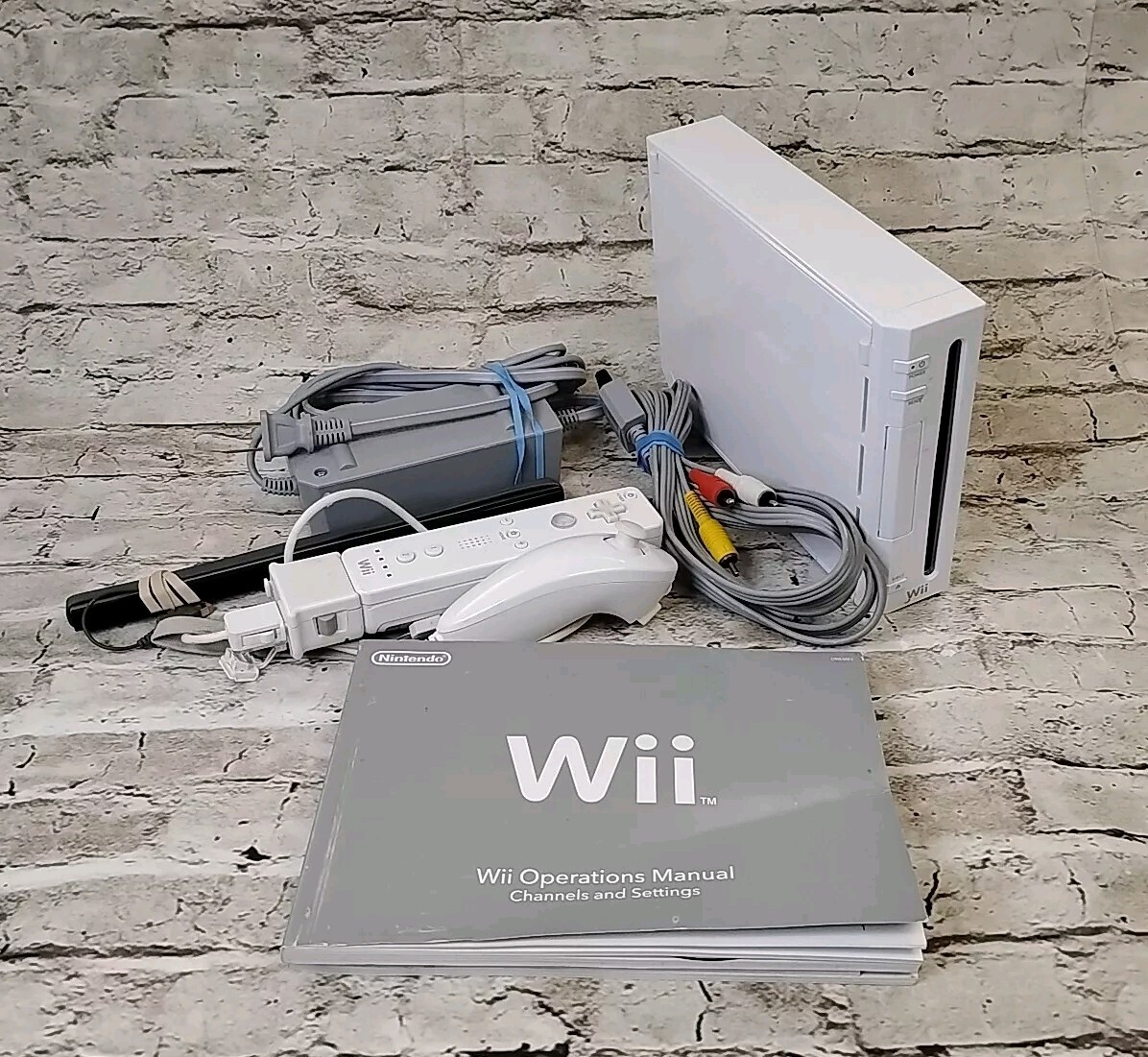 Nintendo Wii Console Gamecube Compatible RVL-001 Bundle, W/ Wii Sports. TESTED