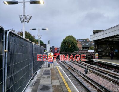 FOTO PUTNEY BRIDGE STATION PUTNEY BRIDGE STATION BEFINDET SICH AUF DEM WIMBLEDON-ZWEIG VON