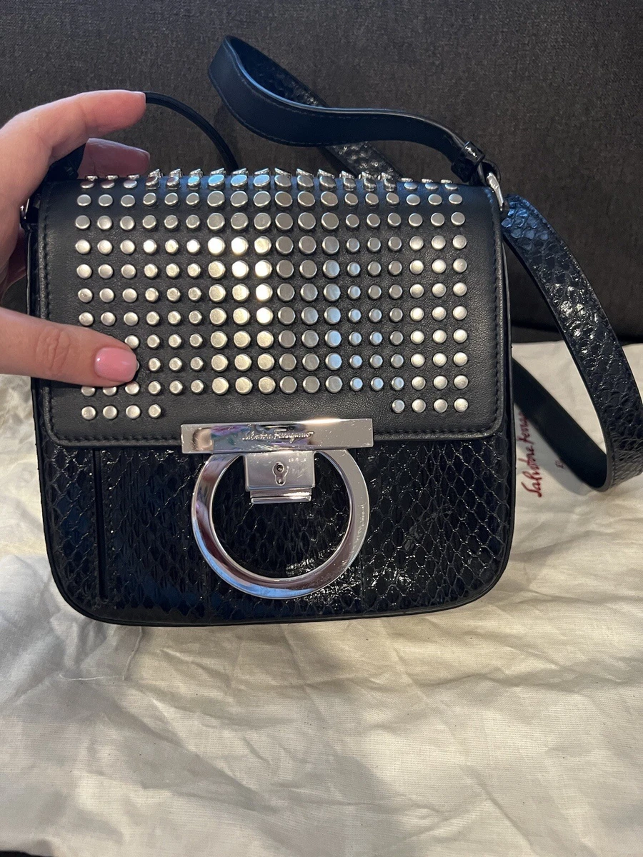 Salvatore Ferragamoレザーバッグ s-l1200.webp