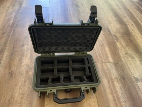 Pelican 1170 Protector Case Series Army Green w/Foam Inserts Pre Owned - Picture 2 of 3
