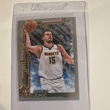 Topps 2025-26 Holiday Nikola Jokić #H78 Denver Nuggets NBA Basketball Card
