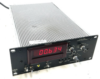 MKS 270B 5 High Accuracy Signal Conditioner 5½ Digit Powers Up Bright Display