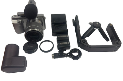 ソニー　NEX F3 動作品　ボディ Sony Alpha NEX-F3 (Silver) 16-megapixel digital camera with 180