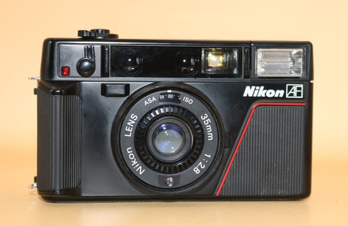 Nikon L35AF Pikaichi fotocamera 35 mm - per ricambi/riparazione - si accende, flash OK, AS-IS - Foto 6 di 12