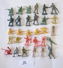 Lot of 151 Plastic Toy Soldiers 1" -2"