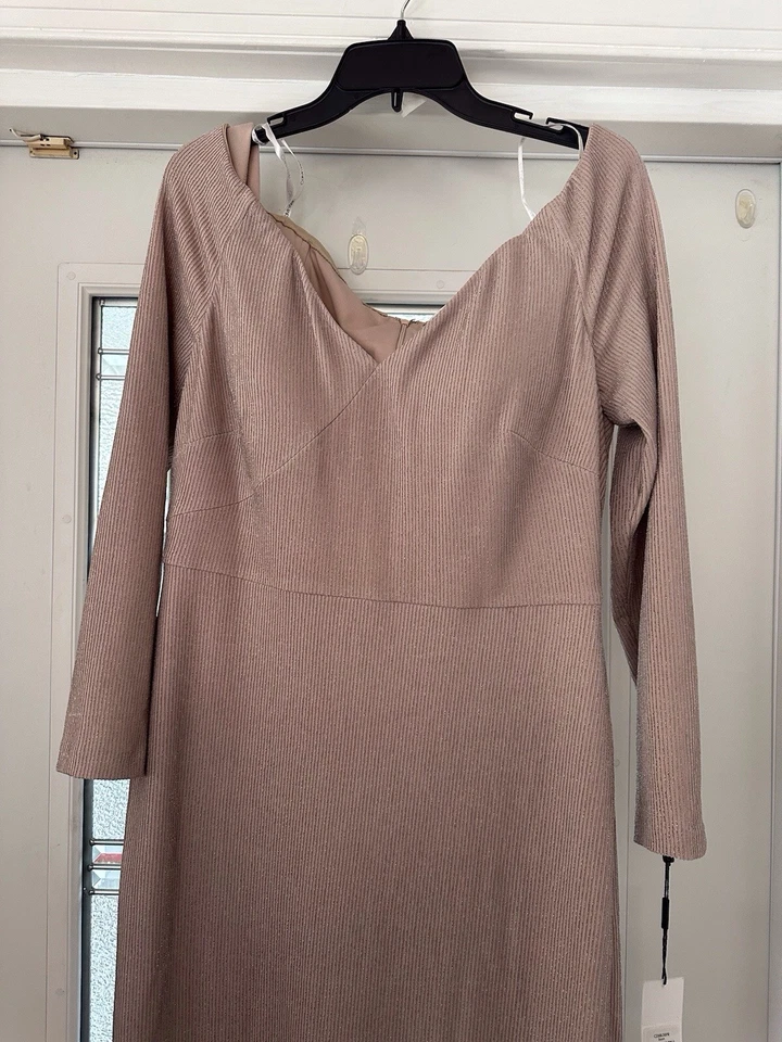 Calvin Klein Elegant Dusty Rose and Silver Gown, Off The Shoulder - Image 2 of 4