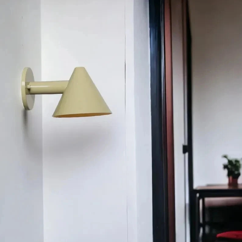Aplique de pared de latón con pantalla de cono de luz única estilo Stilnovo al lado lámpara de pared luz Foto 4 de 4
