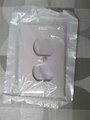 Leviton 80703-W Nylon Single Gang Duplex Wallplate, White **Free