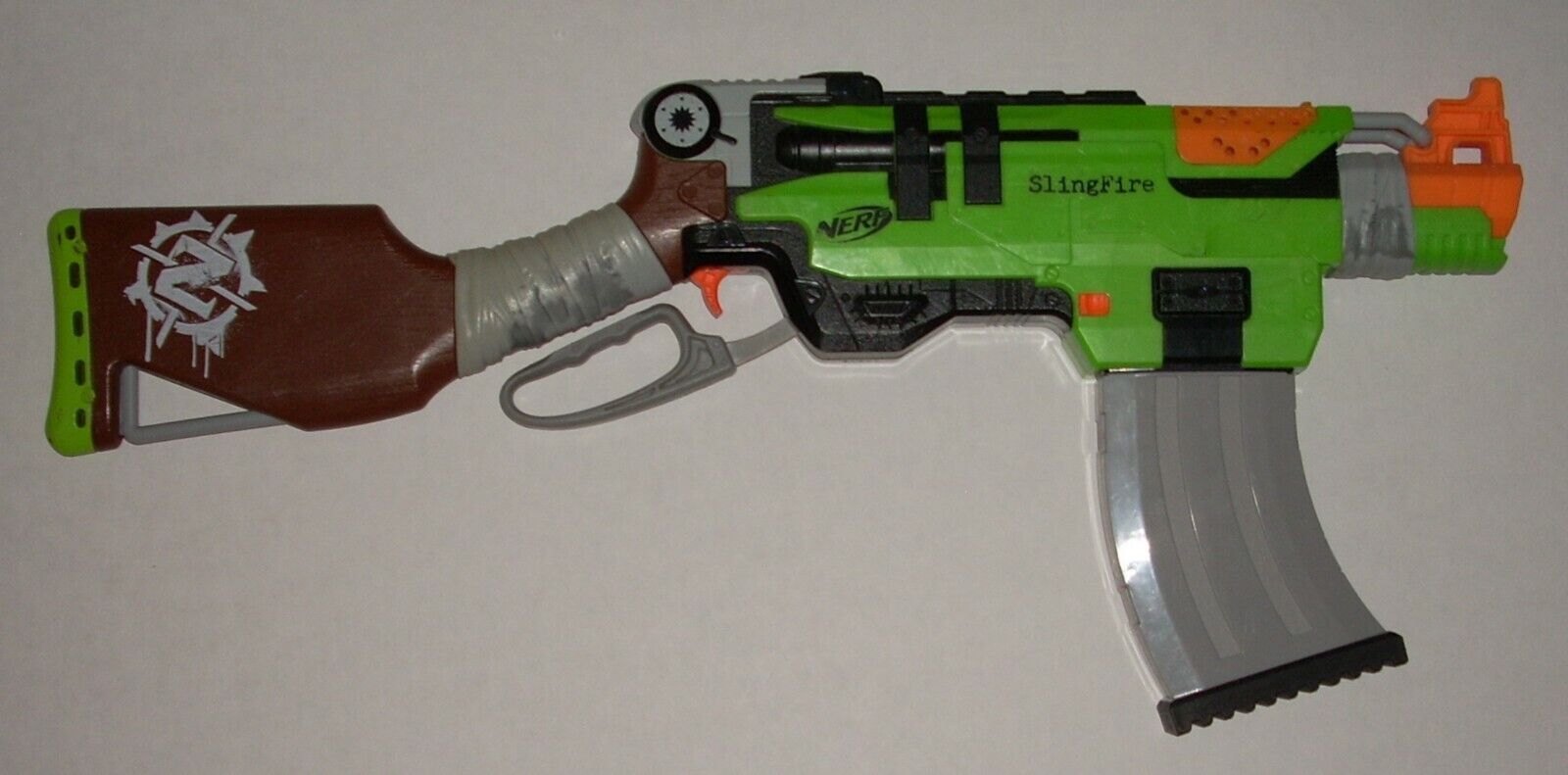 Lança Dardo Nerf Zombie Slingfire - Hasbro - Casa Tom