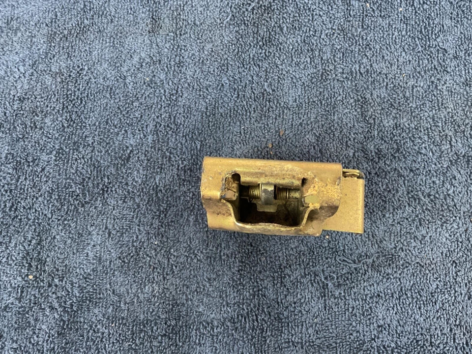 Cierre mecanismo bloqueo maletero mercedes-benz w123 280e 78 Foto 3 de 4