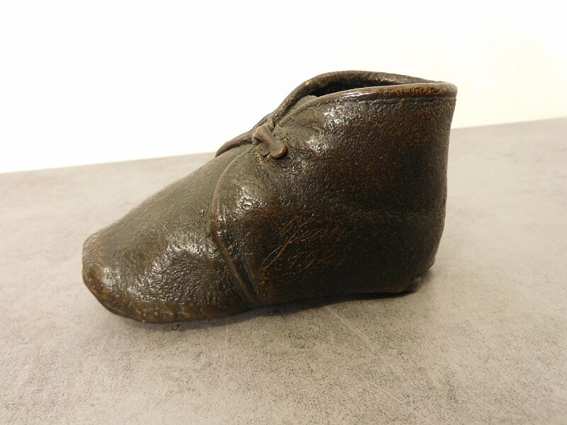 Zapato de Cobre Grabado Jean 1923"