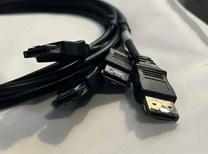  SAS/SATA II Multilane Infiniband Cable (SFF-8470), 2m to 4xeSATA - Image 3 of 4