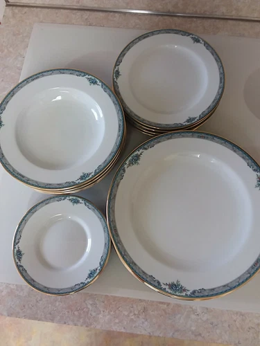 Christopher Stuart Y0243 Blue - 20 Piece Marquesa Dinner Set for 4