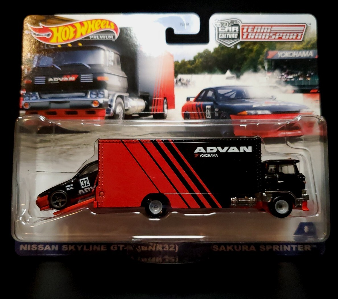 ホットウィール NISSAN SKYLINE & SAKURA SPRINTER Hot Wheels Sakura Sprinter Truck Vehicle Playset (2 Pieces