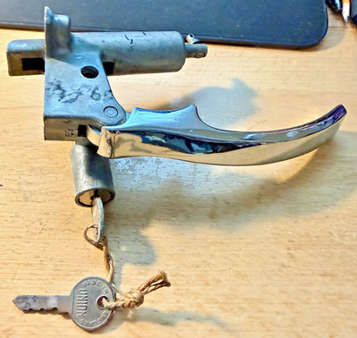 NOS Morris Minor 2 Door Right Hand Handle Locking Door Assembly Pre-1964 keys