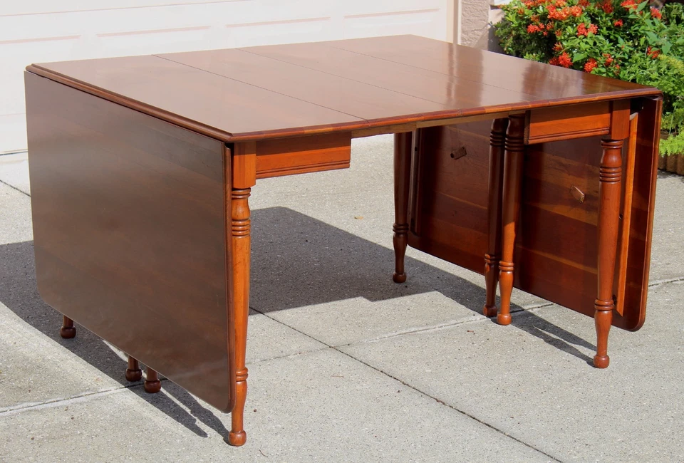 Mesa de comedor vintage Pennsylvania House hoja caída con extensiones - caoba Foto 2 de 4