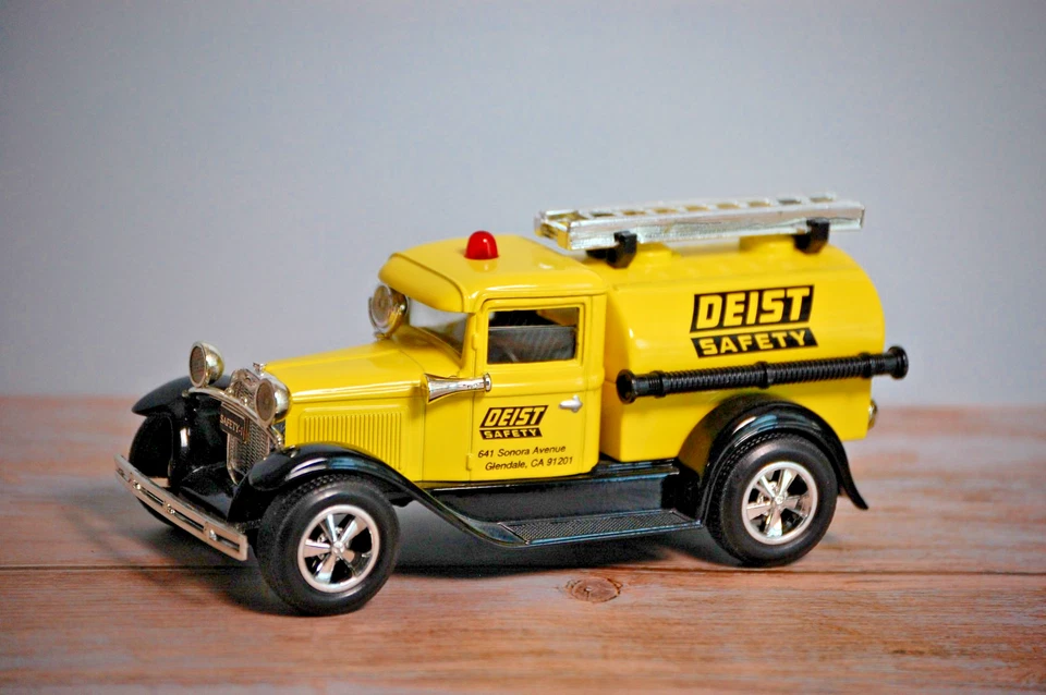 Model A Street Rod Fire Tanker Diecast Bank Deist Safety 1:25 Liberty Classics - Image 4 of 4