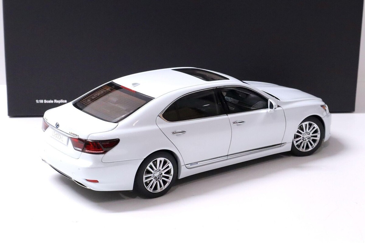 AUTOart 1/18 レクサス LS600hL 2013 ホワイトパール AUTOart 1/18 レクサス LS600hL 2013 ホワイトパール Lexus LS600HL