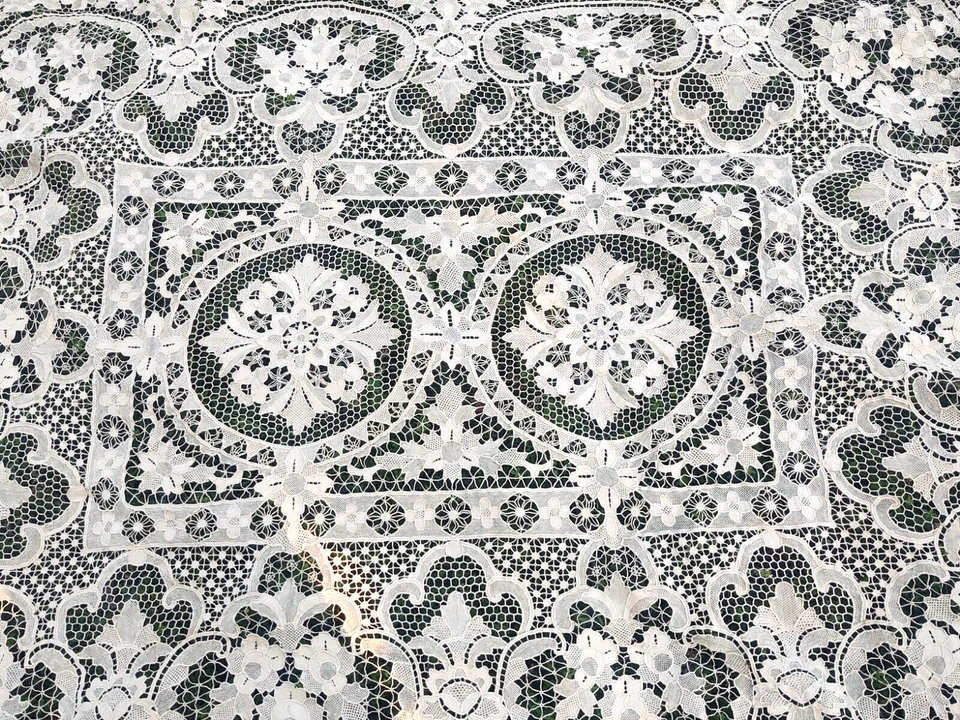 Antiguo mantel hecho a mano italiano Point de Venise encaje vintage 60" x 75" Foto 4 de 4