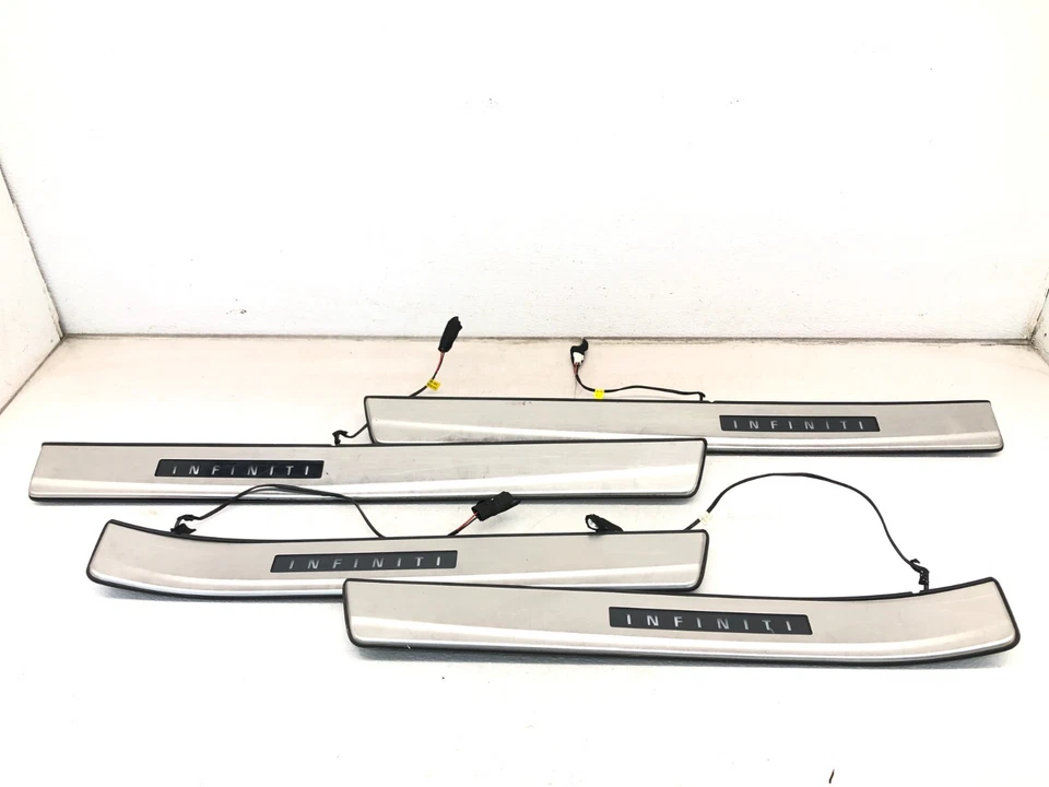 Infiniti Q70L 2015-2019 juego de placas de desgaste de umbral de puerta delantera trasera iluminado OEM # Foto 2 de 4
