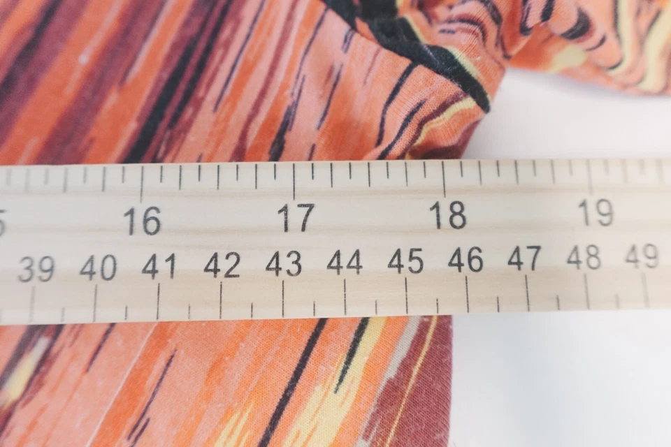 Blusa Lynn Ritchie prata estampa abstrata padrão pincelada laranja vermelho amarelo - Imagem 4 de 4