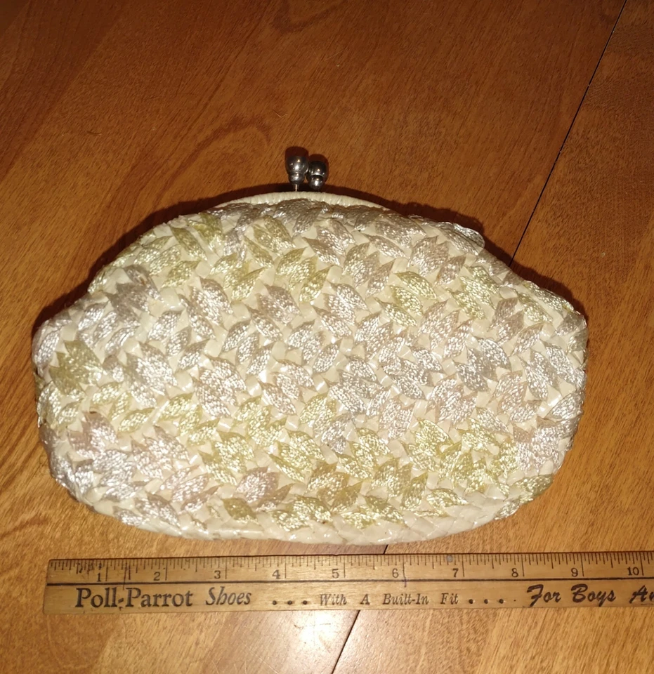 Cartera sin asas Walborg Italia tejida de paja de rafia beige pastel forrada de satén Foto 2 de 4