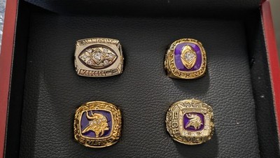 Minnesota Vikings NFC Championship Memorabilia Set W Box