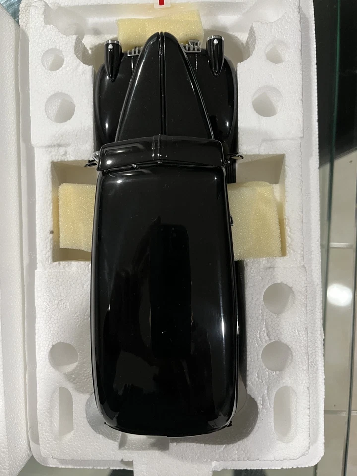 Danbury como nuevo fundido a presión: camión Chevy Bomb Squad de 1940, 1:24. Foto 3 de 4