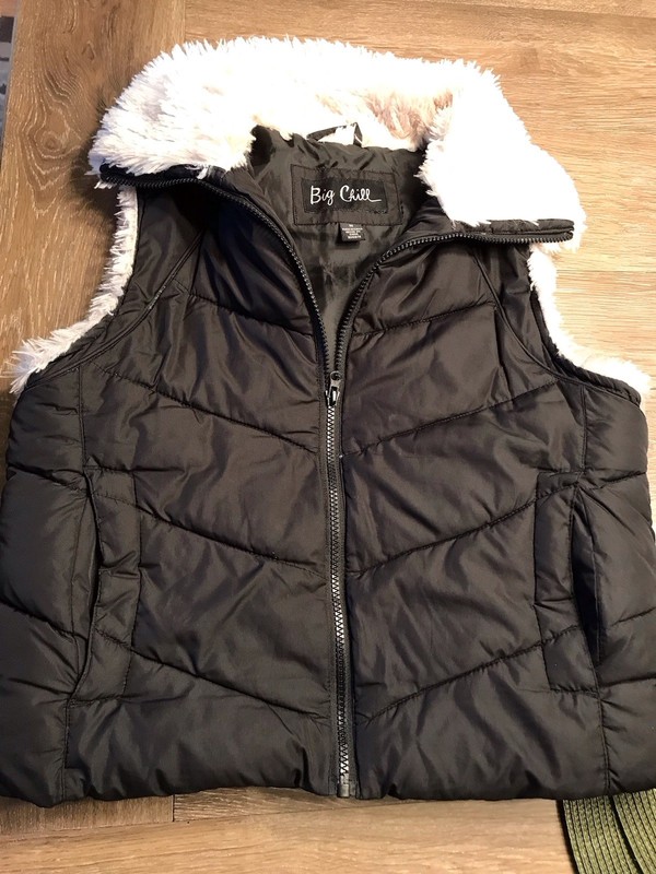 Junior Big Chill Winter Puffy Vest Size M  Color Black
