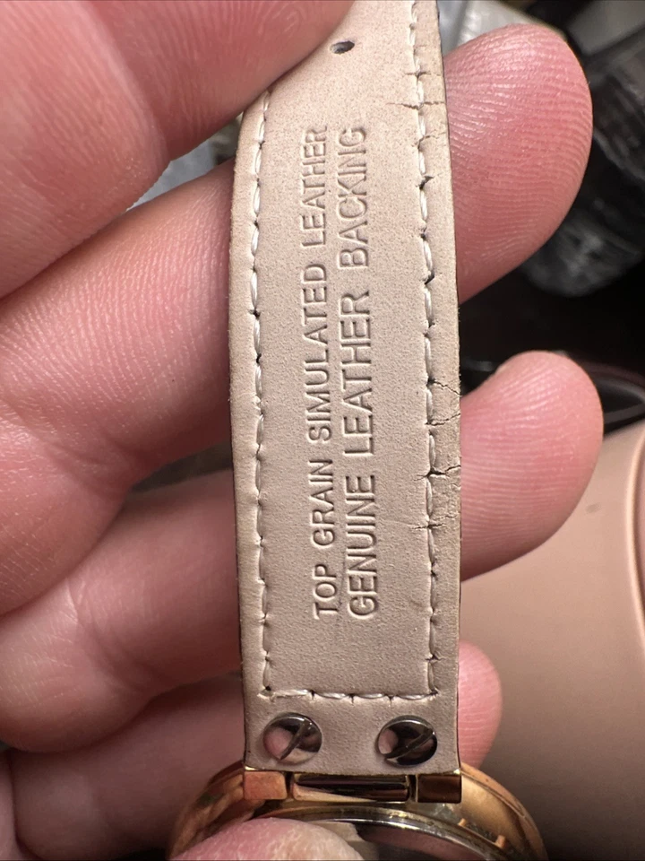 Relógio feminino Nine West M6 – estojo dourado, mostrador preto e pulseira de couro - Imagem 4 de 4