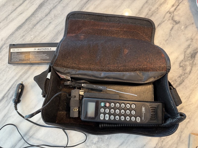 Vintage OKI 810 Motorola Mobile Cellular One Phone, w/Battery, & Case