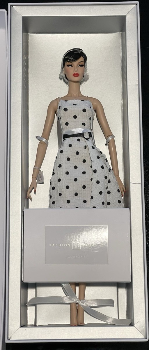 Integrity Toys Fashion Royalty Holiday Spot Dania Zarr Doll W Club