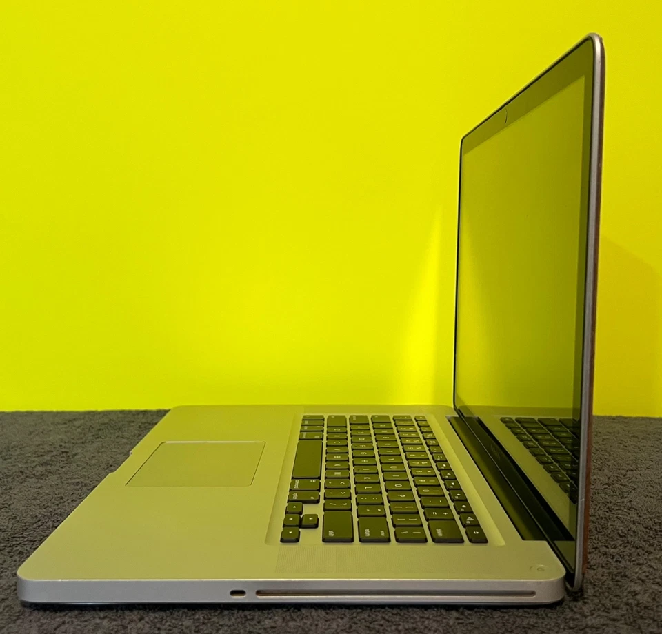 Apple MacBook Pro 15" A1286 2010 Intel Core i5 2.4GHz * PARTS * READ - Image 4 of 4