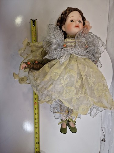 Mundia Porcelain 20 Inch Doll by Christine et Cecile Circa 1997 - Picture 9 of 11