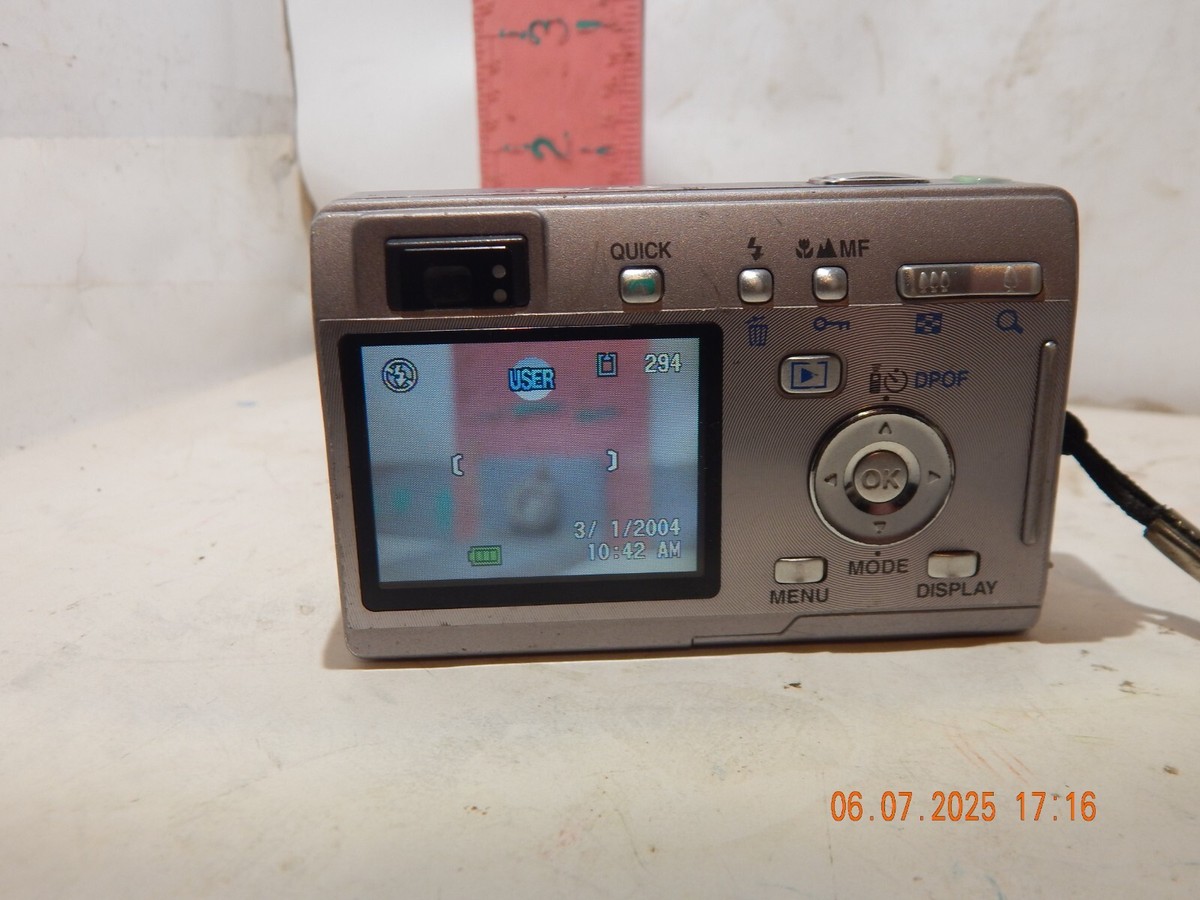 Pentax Optio S5i digital camera with battery & 512 MB SD card-No