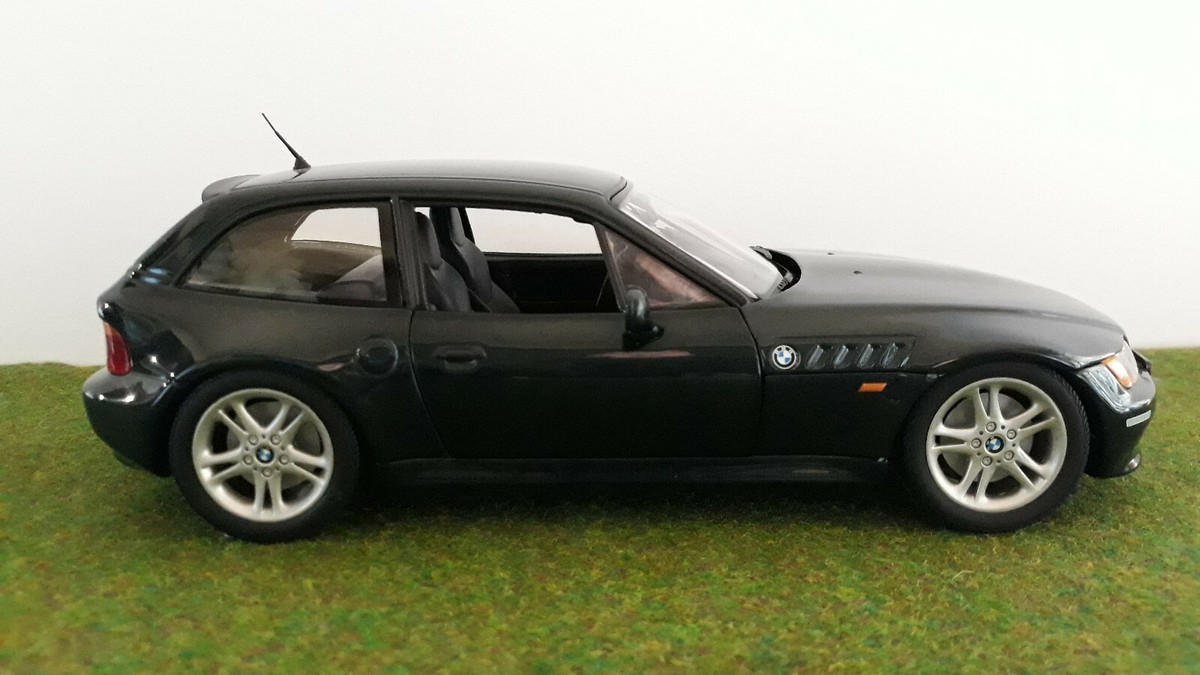 BMW Z3 COUPE 2.8 vert métal 1/18 UT MODELS 80439422349 voiture