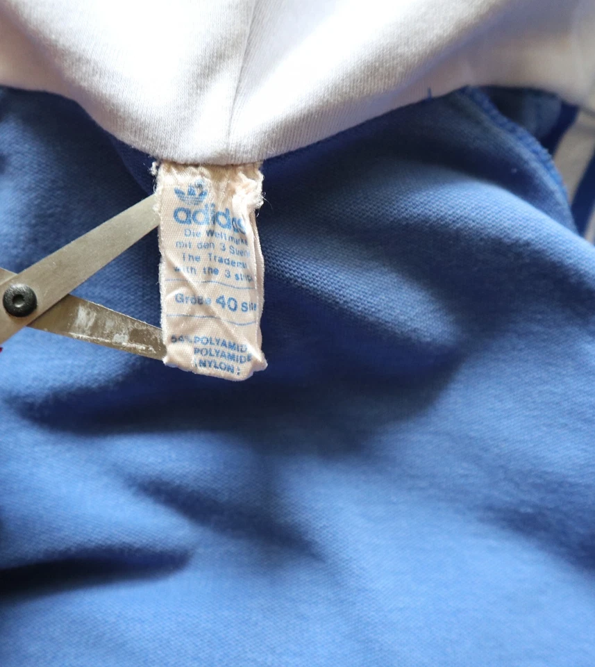 CHAQUETA DEPORTIVA RETRO VINTAGE AÑOS 80 ADIDAS CAPUCHA HECHA EN ALEMANIA OCCIDENTAL AZUL JUVENIL Foto 4 de 4