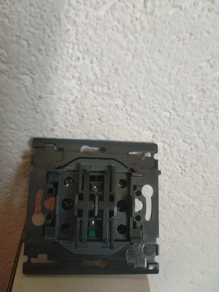 Legrand 084026 Lot 5 Double va-et-vient Sagane pour commande volet roulant 10 A - Photo 2/4