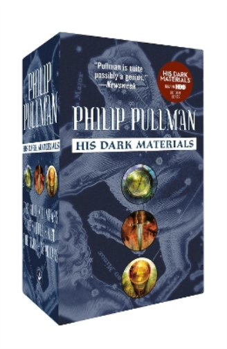 Philip Pullman His Dark Materials 3-Book Mass Market Paperback Boxed (Tascabile)
