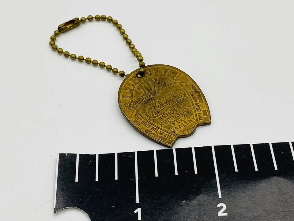 Zapatos con punta de allenita llavero vintage mantener buenos pies sanos fuerte herradura encanto  Foto 2 de 3