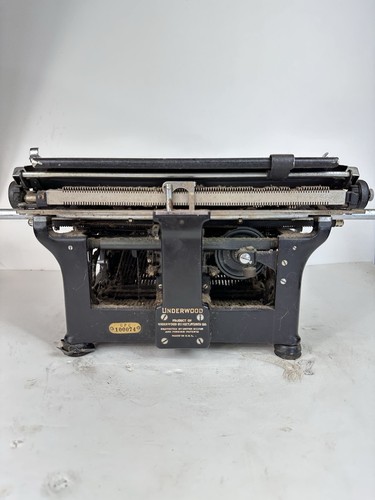 Underwood Standard Typewriter No. 6 – Antique Typewriter – Video - Picture 7 of 15