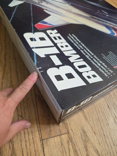 New B-1B Bomber by Monogram...1/72 scale...#5605...not sealed but NEW from 1983 - Picture 5 of 12