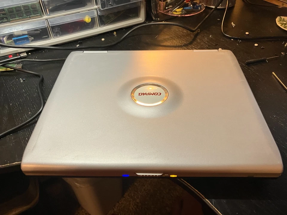 Portátil Compaq Presario 2200 Vintage 15" Celeron 1.4GHz 1GB RAM 16GB SSD Win XP Foto 4 de 4