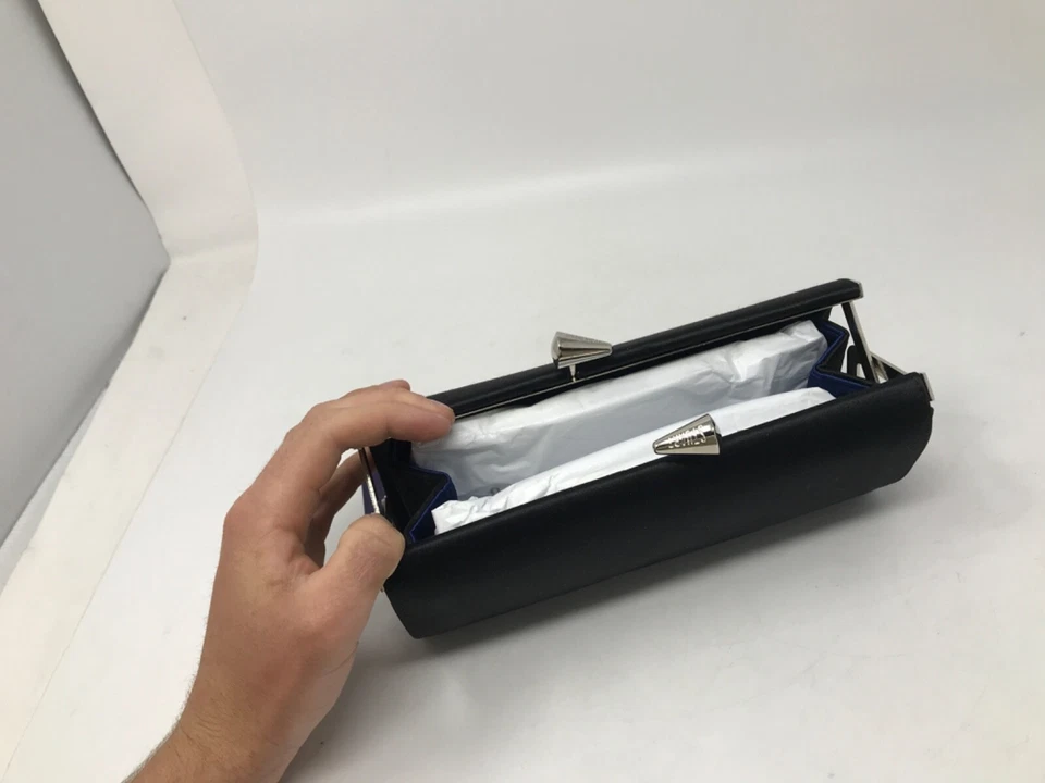 NUEVO CON ETIQUETAS Stuart Weitzman Negro Gamuza Viscosa Cartera Pequeño Bolso de Mano 9" x 4" x 4" Foto 2 de 4