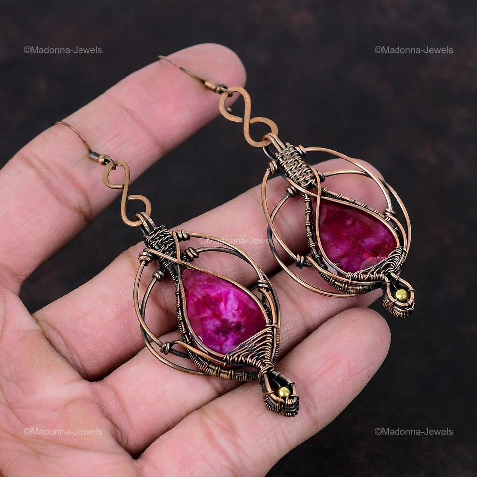 Висячие серьги-капли из меди с кашмирскими рубинами и драгоценными камнями в проволочной упаковке на день матери - Изображение 3 из 4