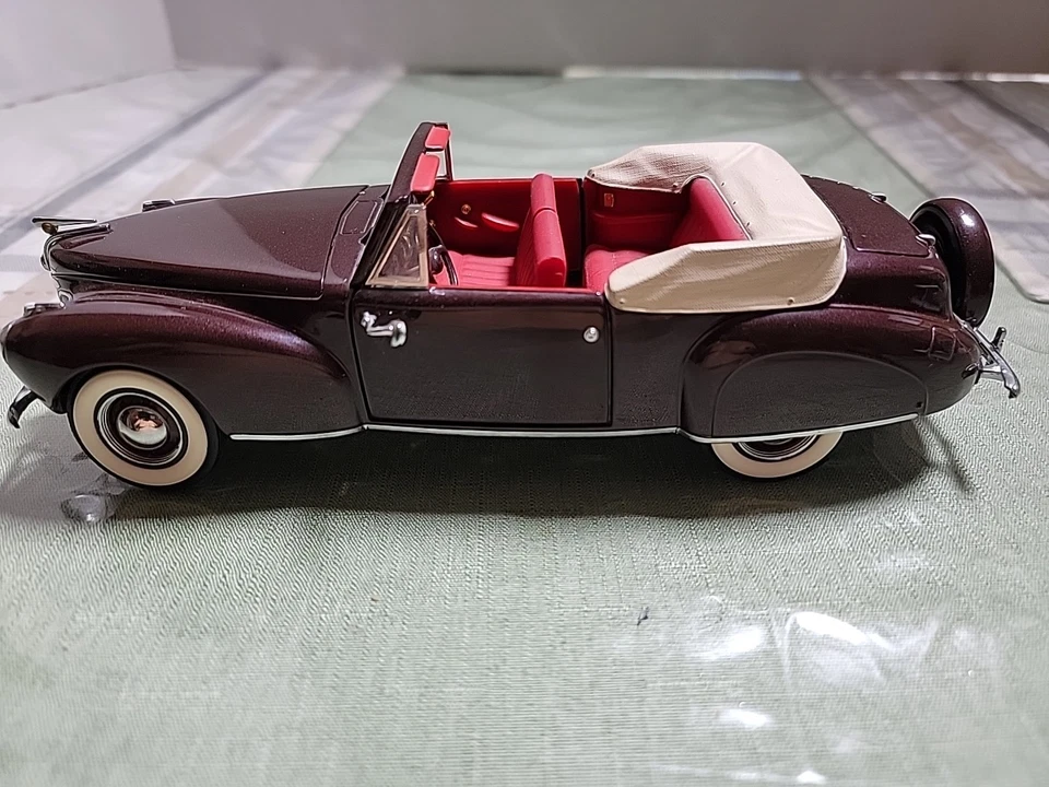 1941 Lincoln Convertible Franklin Mint 1:24 Die Cast, missing mirrors - Image 2 of 4