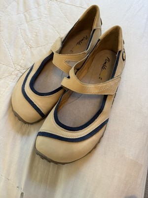 Women s shoes Vibram nimble size &.5  
